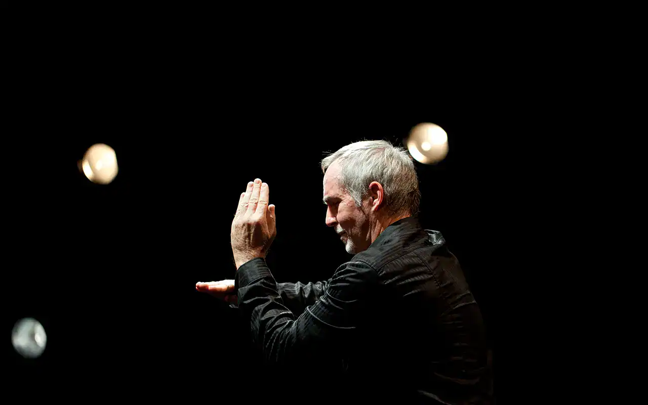 Soundpainting is the universal, multidisciplinary sign language for live composition, and is used by musicians, actors, dancers, and visual artists.