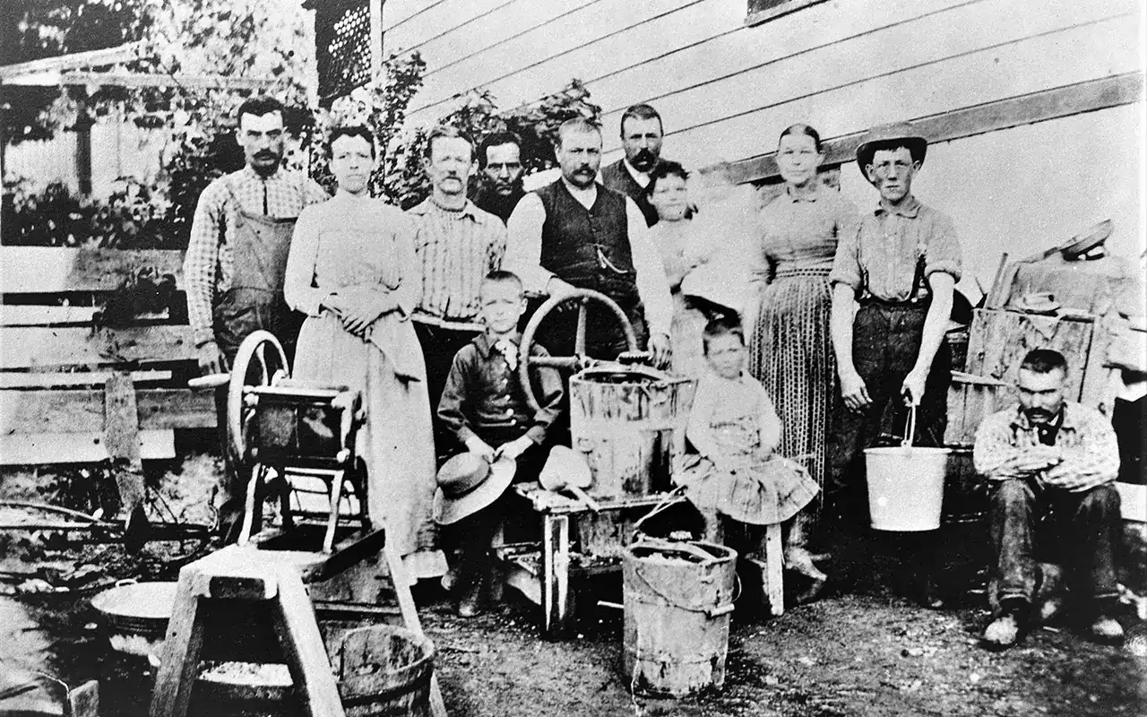 Making-Ice-Cream-turn-of-the-century-copy